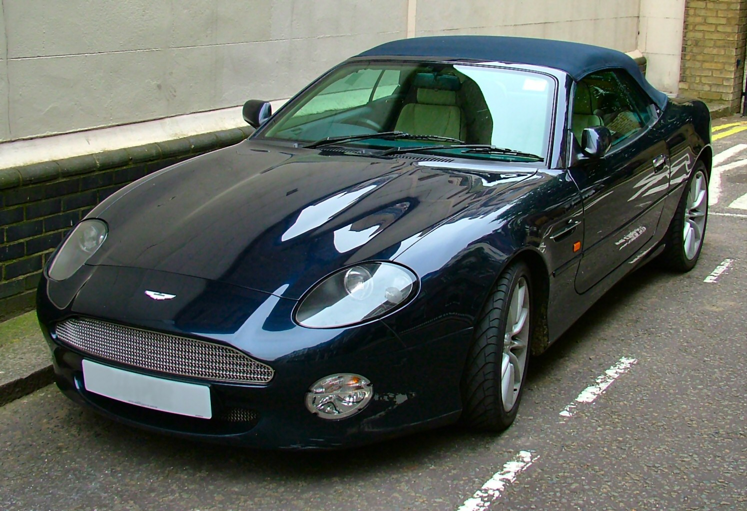Aston Martin DB7 2002 #1