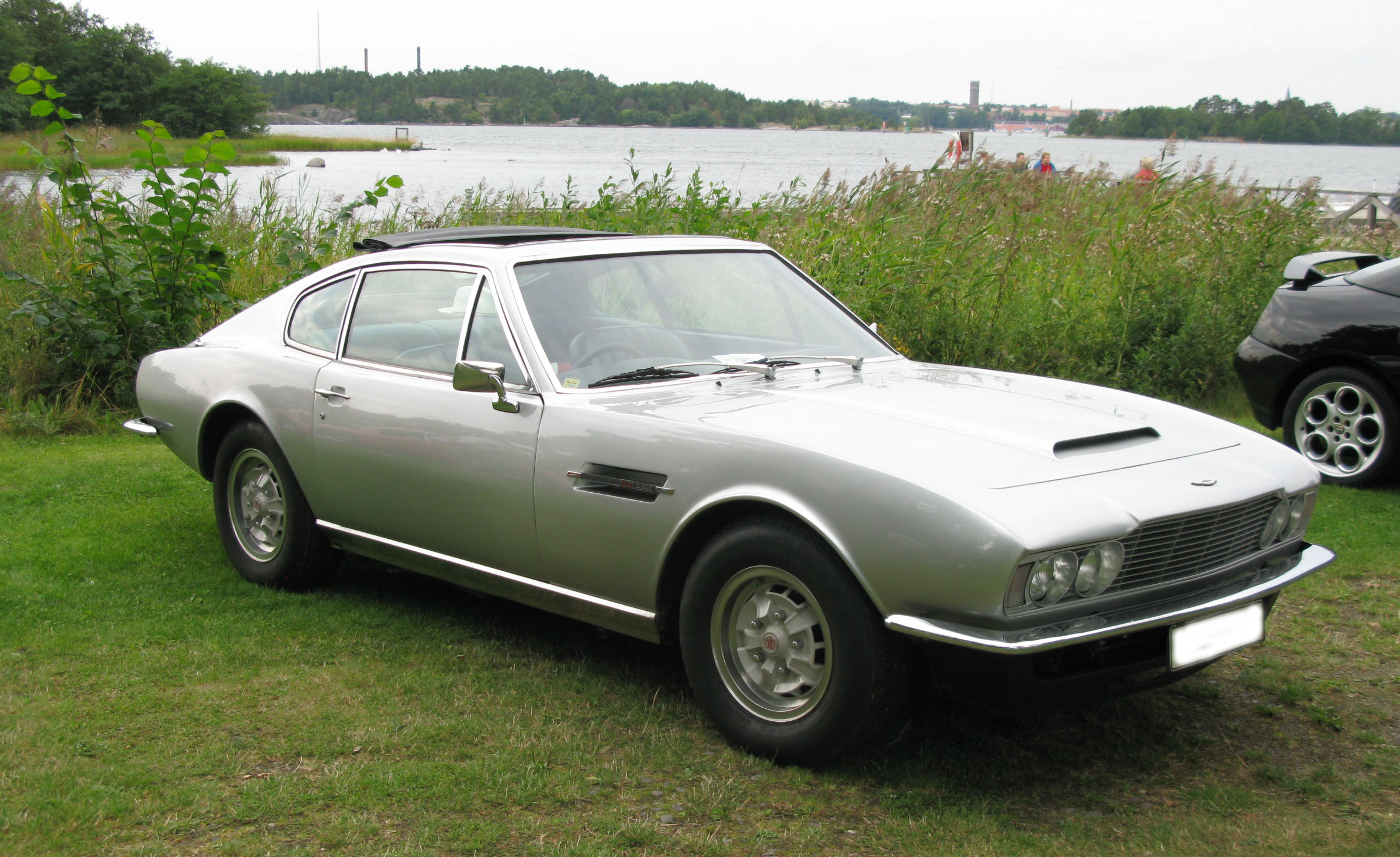 Aston Martin V-8 1975 #3