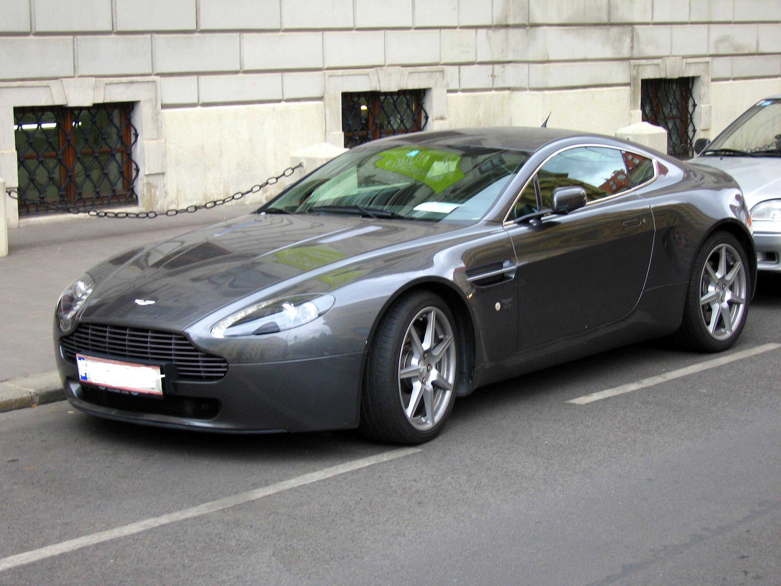 Aston Martin V8 Vantage 2010 #1
