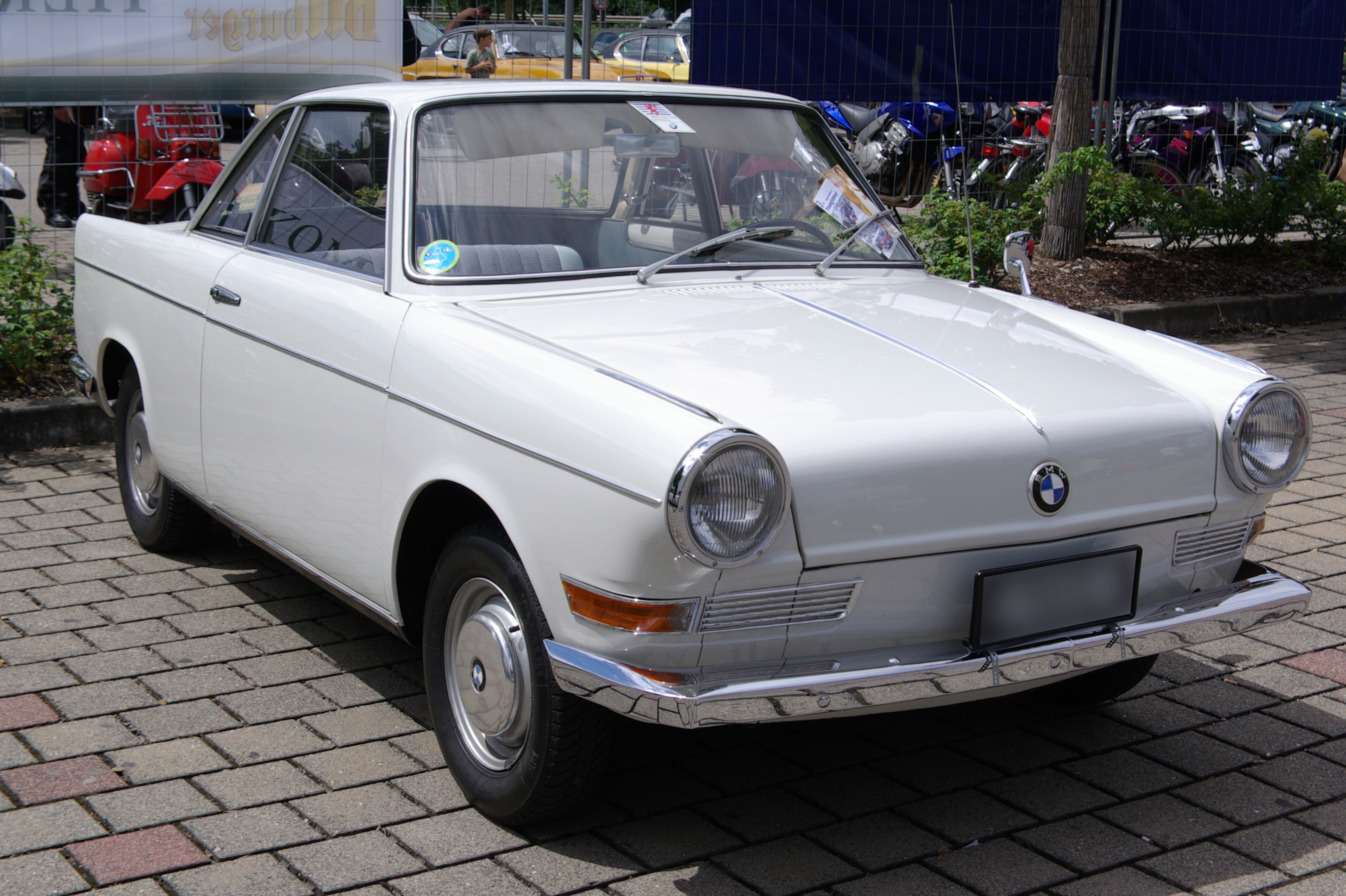 BMW 700 #6