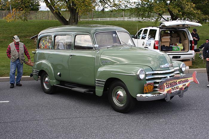 Chevrolet Suburban 1949 #13