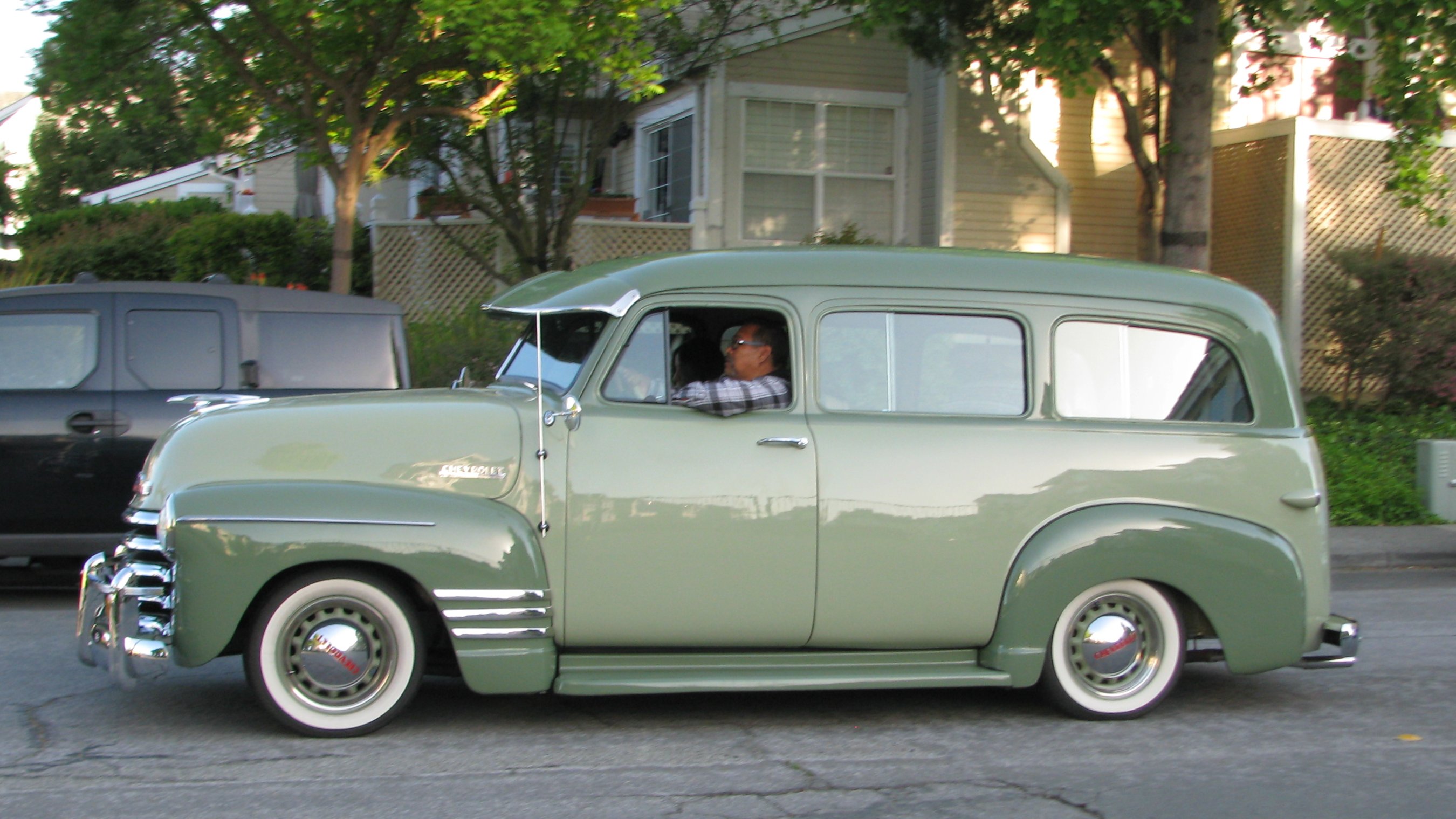 Chevrolet Suburban 1949 #14