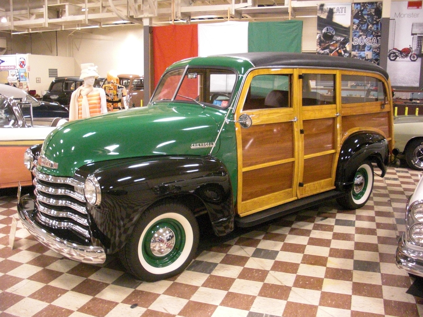 Chevrolet Suburban 1952 #2