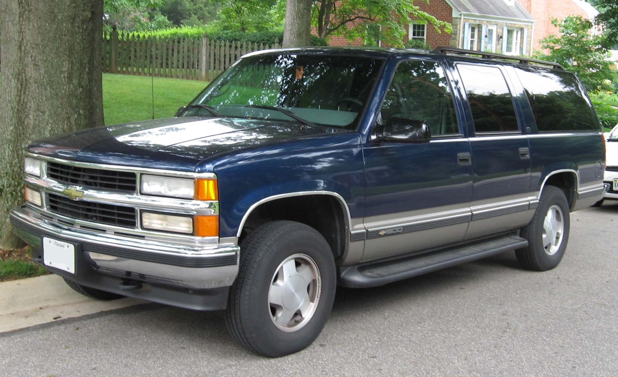 Chevrolet Suburban 1999 #3