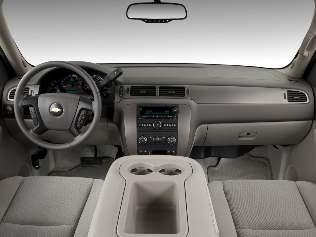 Chevrolet Suburban 2011 #12