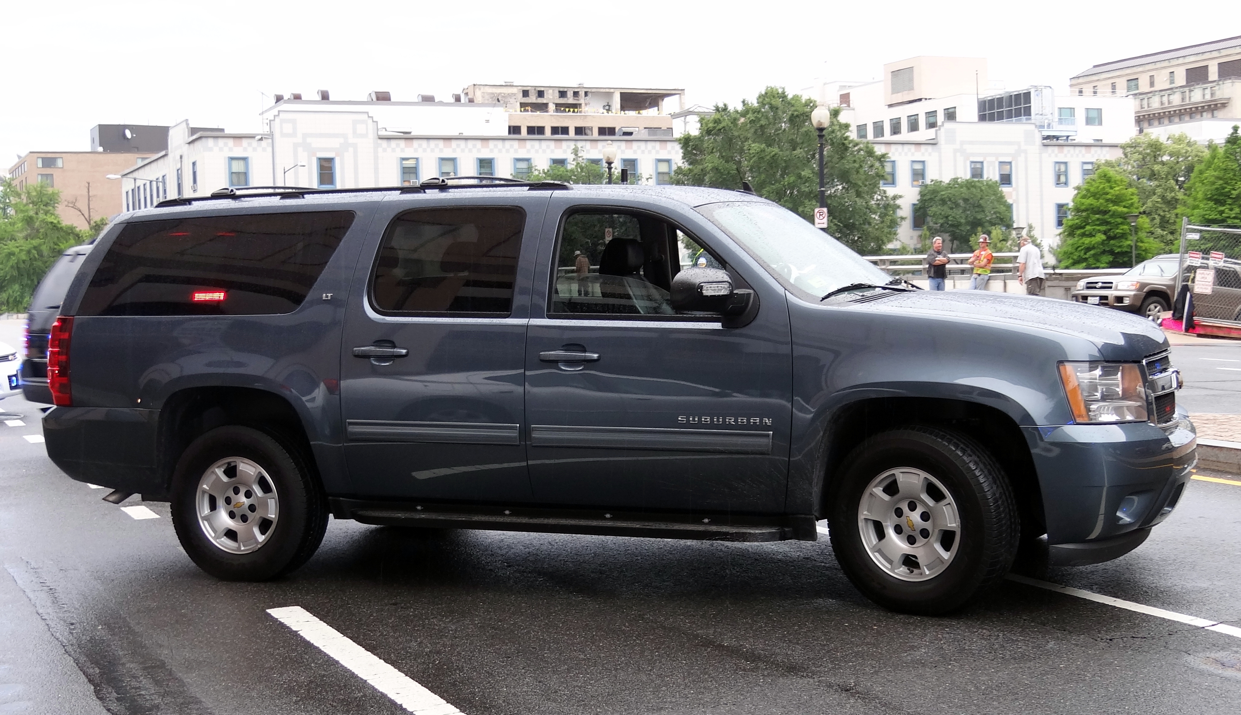 Chevrolet Suburban 2012 #5