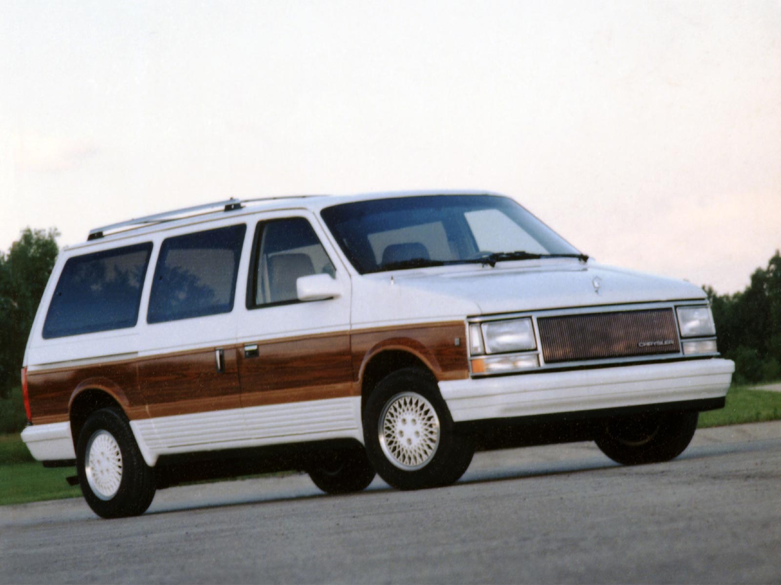 Chrysler Town and Country 1992 #7