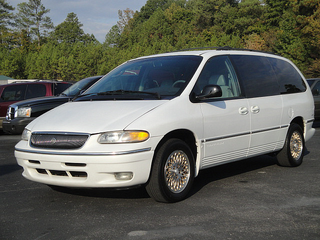 1997 Chrysler Town and Country Information and photos