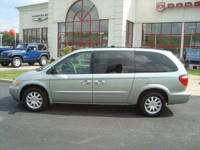 Chrysler Town and Country 2003 #1