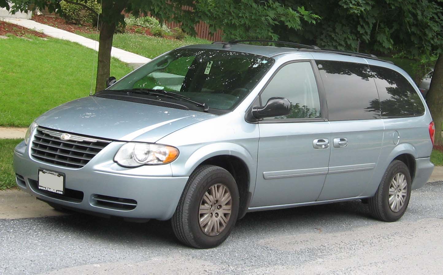 2005 Chrysler Town and Country Information and photos