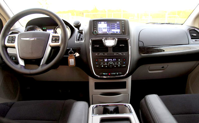 Chrysler Town and Country 2012 #6