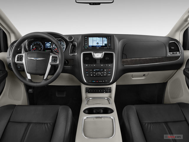 Chrysler Town and Country 2013 #4