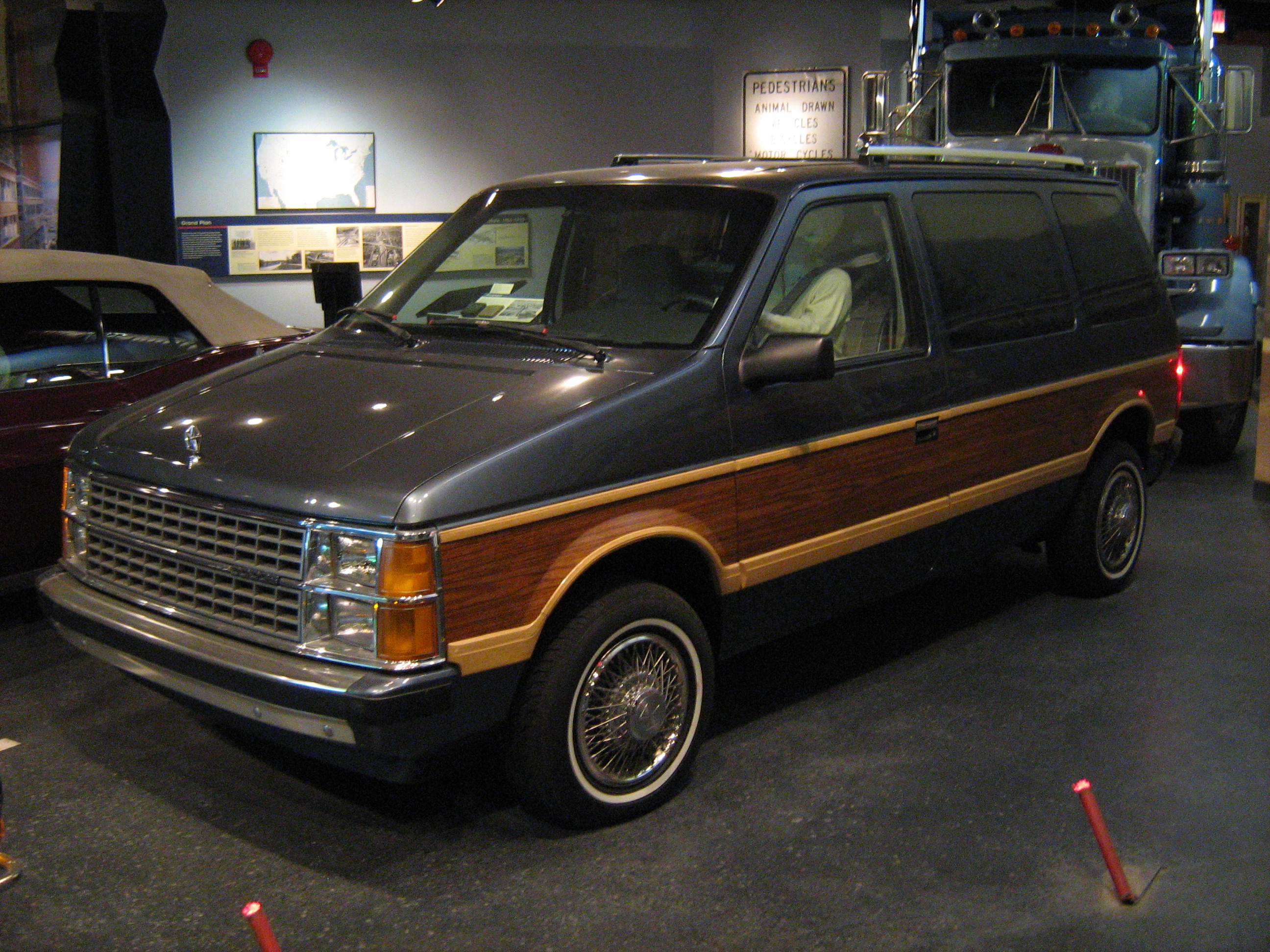 Dodge Caravan 1985 #1