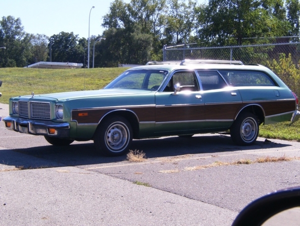 Dodge Crestwood 1975 #3