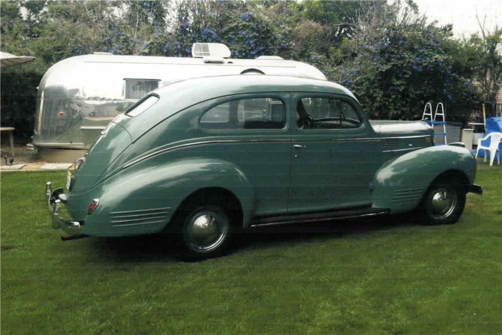 Dodge Deluxe 1939 #2