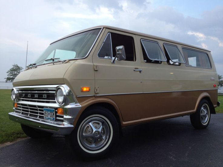 Ford Club Wagon 1970 #1