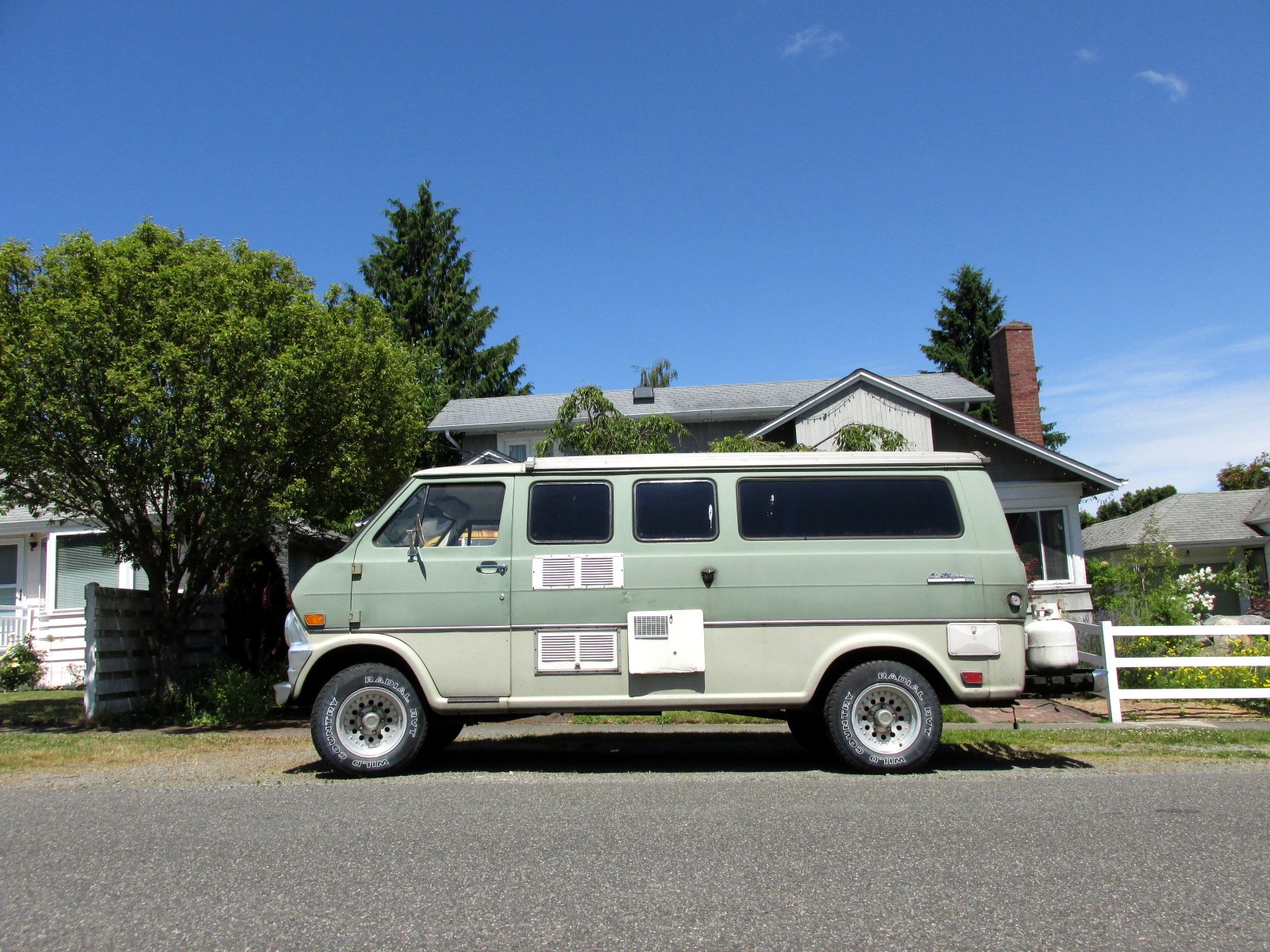 Ford Club Wagon 1972 #4