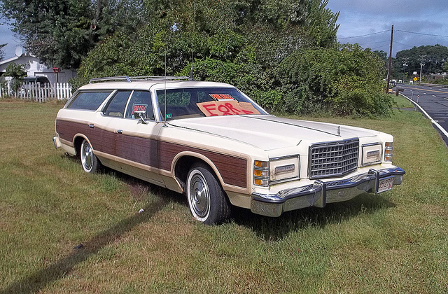 Ford Country Squire 1976 #7