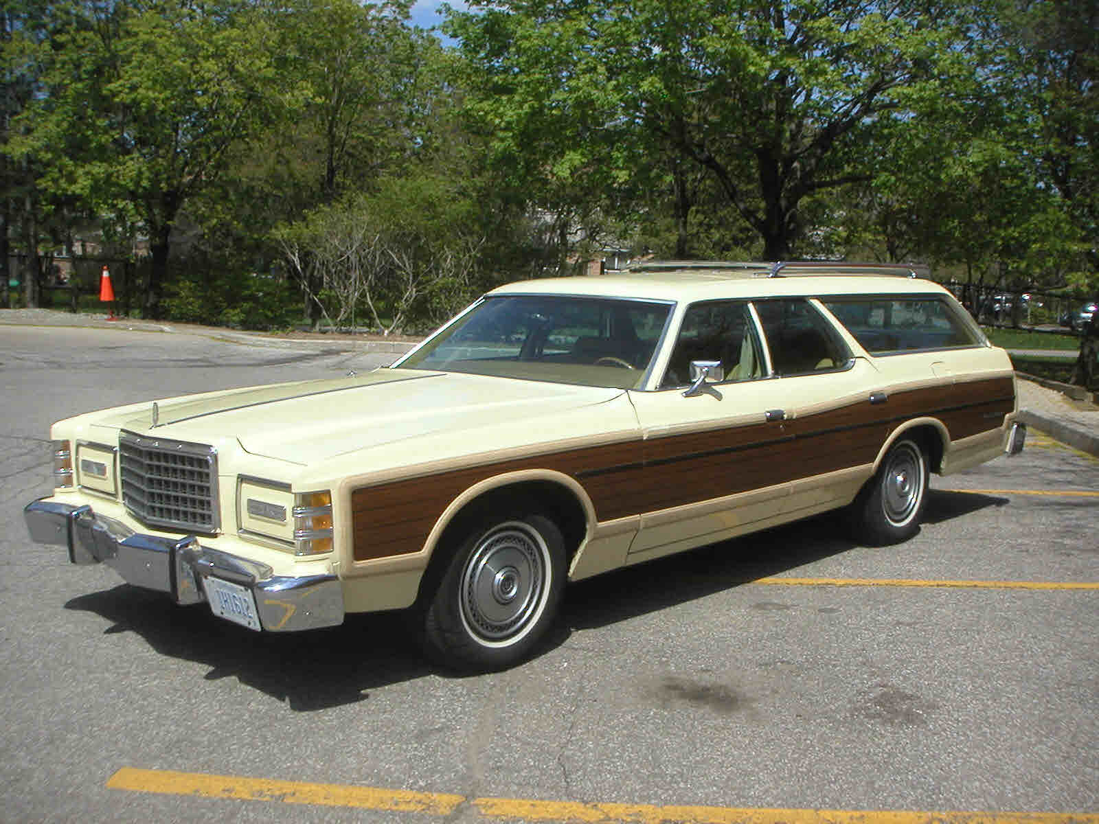 Ford Country Squire 1977 #7