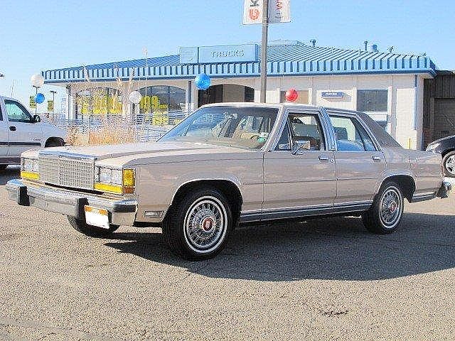 Ford Crown Victoria 1981 #13