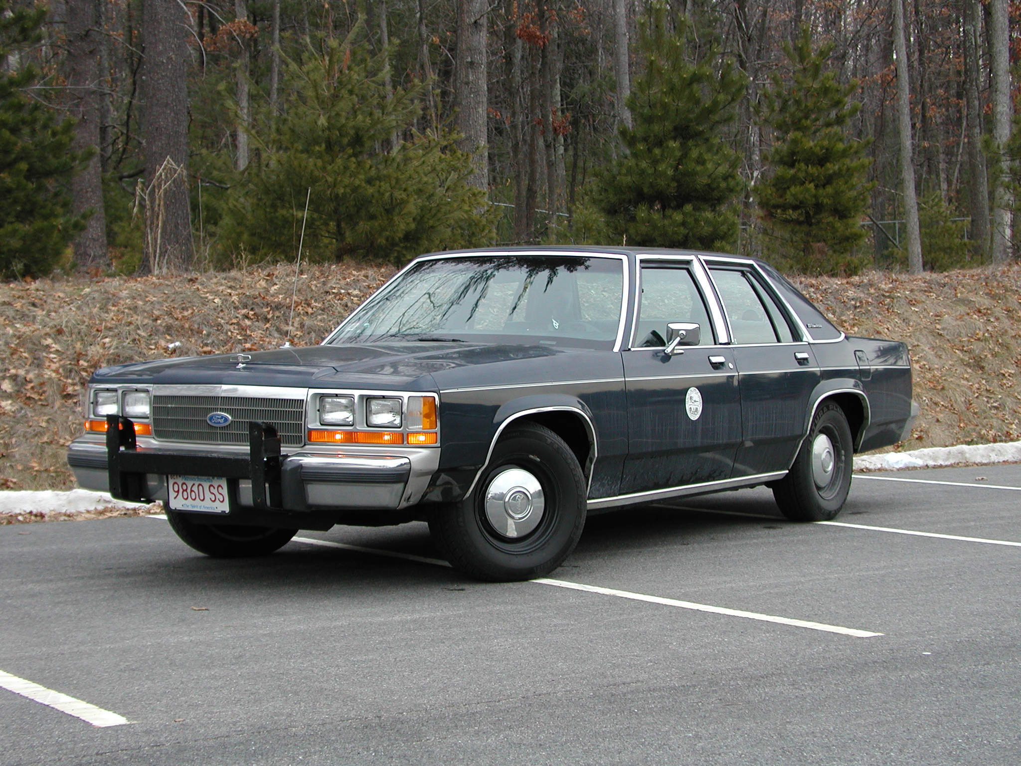 Ford Crown Victoria 1985 #2
