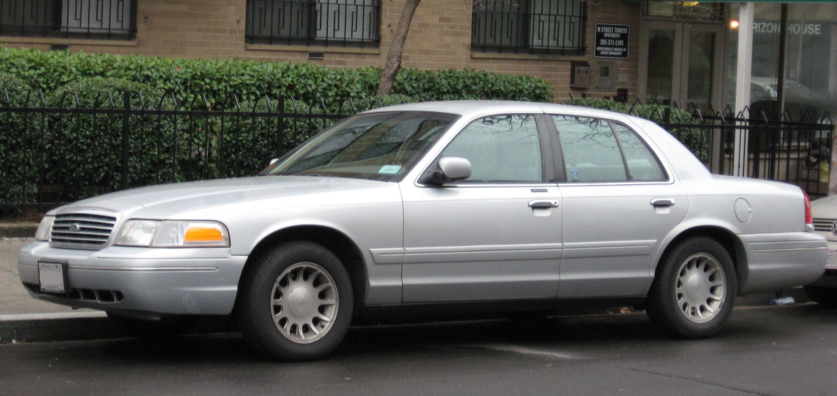 Ford Crown Victoria 2002 #4