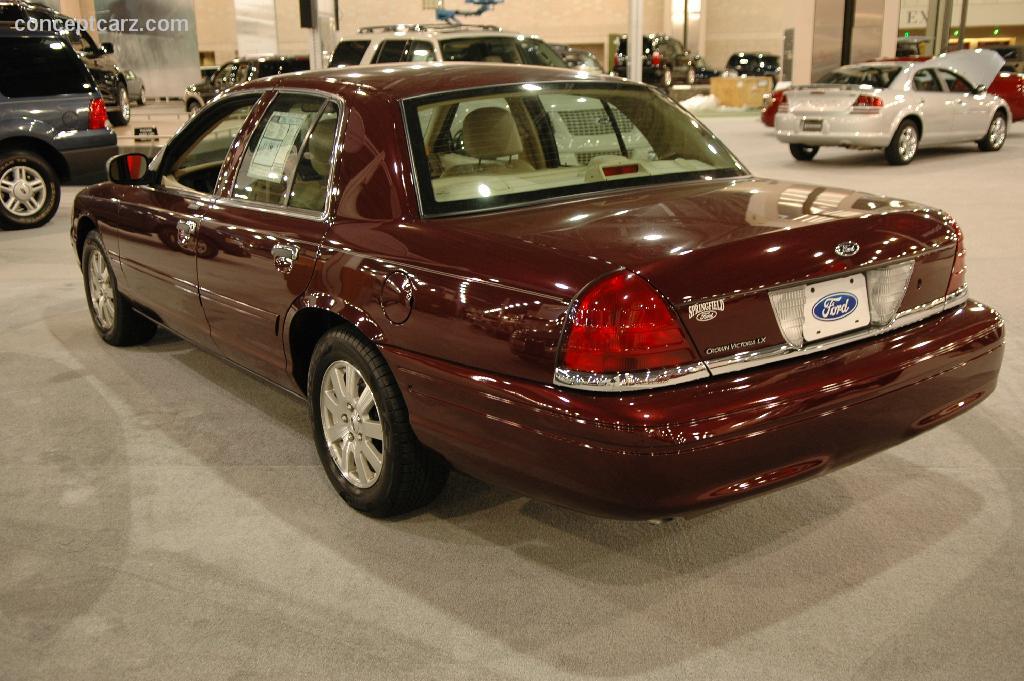 Ford Crown Victoria 2006 #5