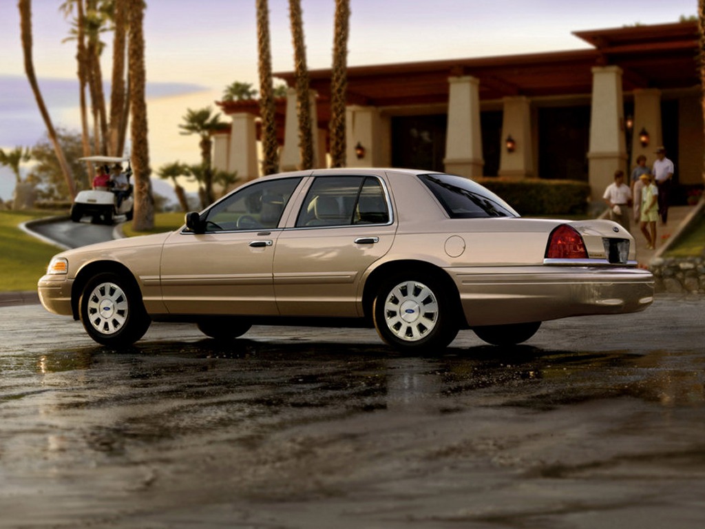 Ford Crown Victoria 2011 #9
