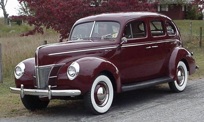 Ford Deluxe 1940 #2