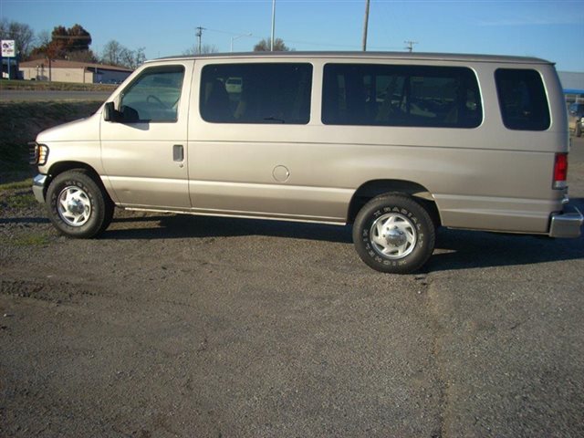 Ford Econoline Wagon 2001 #9