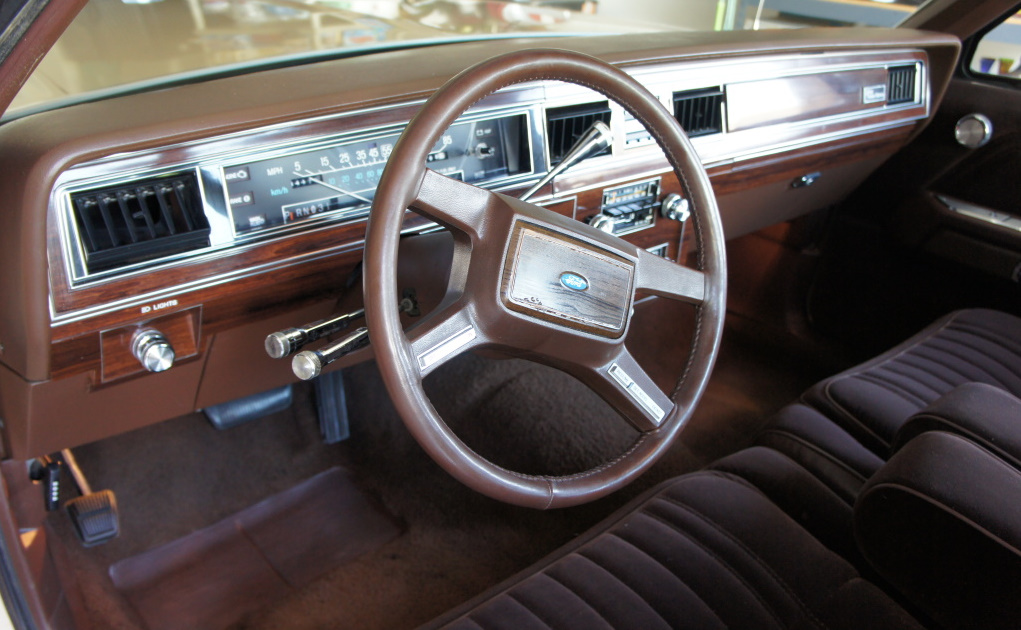 Ford LTD 1983 #2