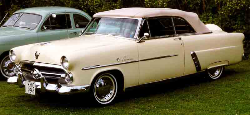 Ford Sunliner 1952 #1