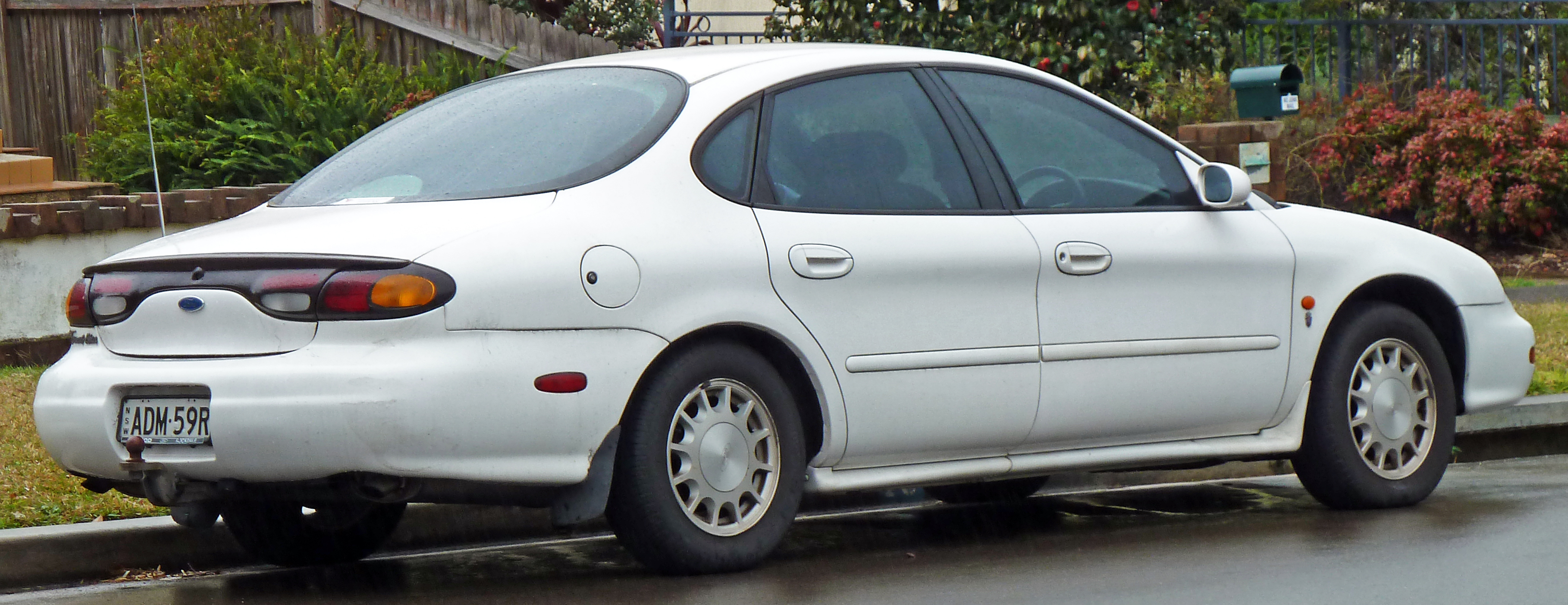 ford taurus 1996 tire