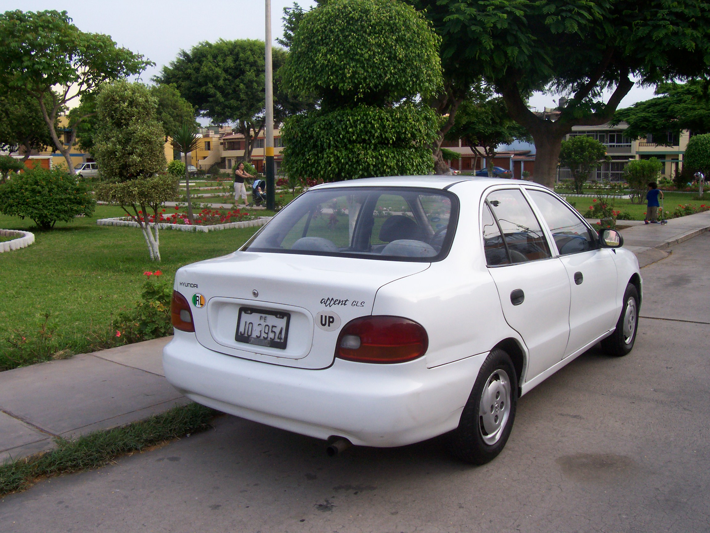 1995 Hyundai Accent Information and photos MOMENTcar