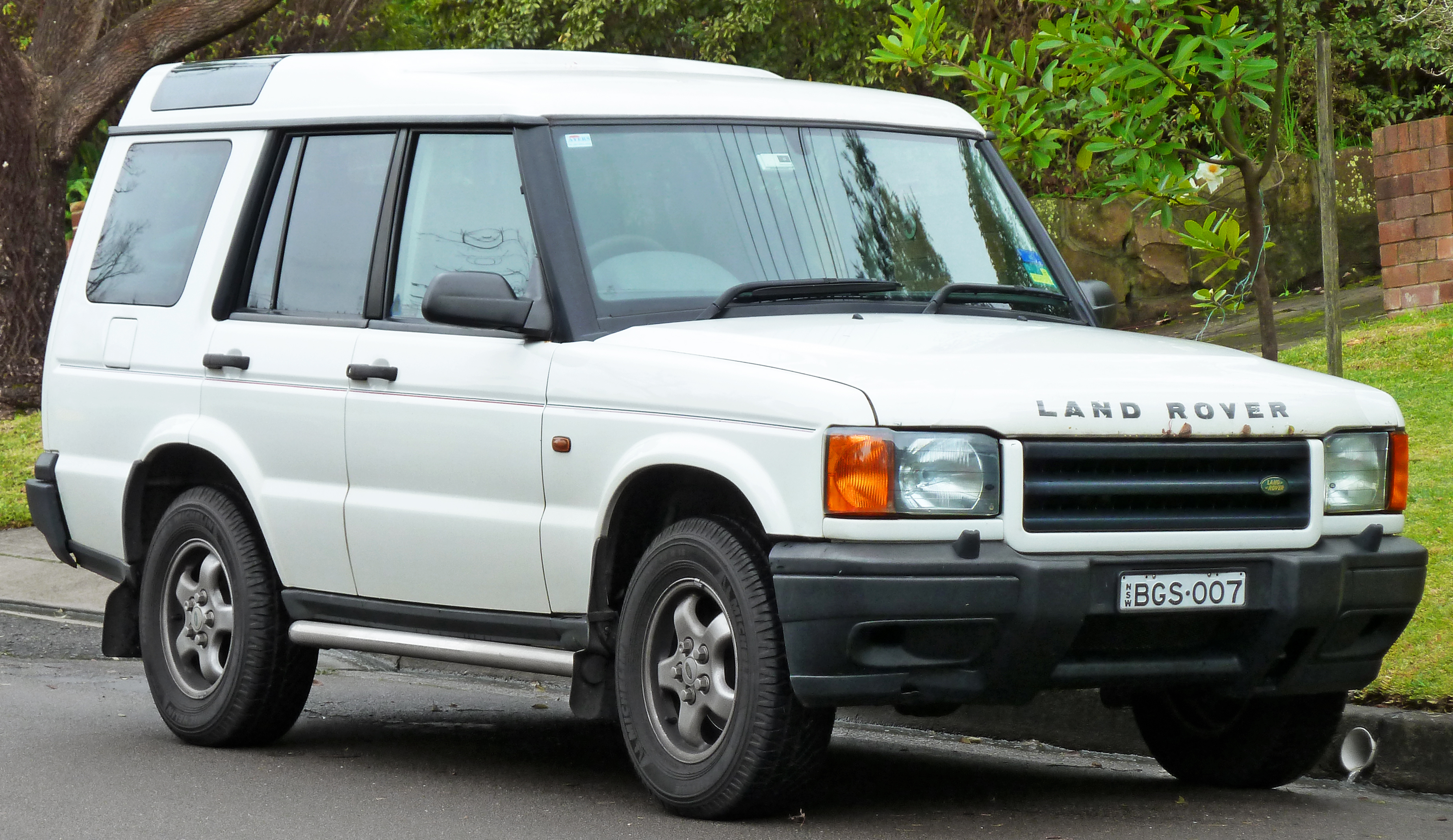 2000 Land Rover Discovery Series II Information and