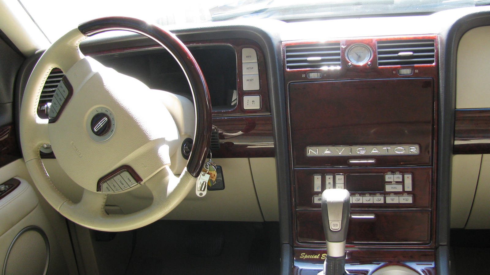 Lincoln Navigator Premium #4