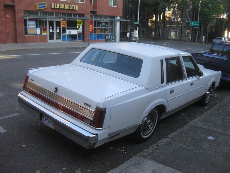 Lincoln Town Car 1981 #8