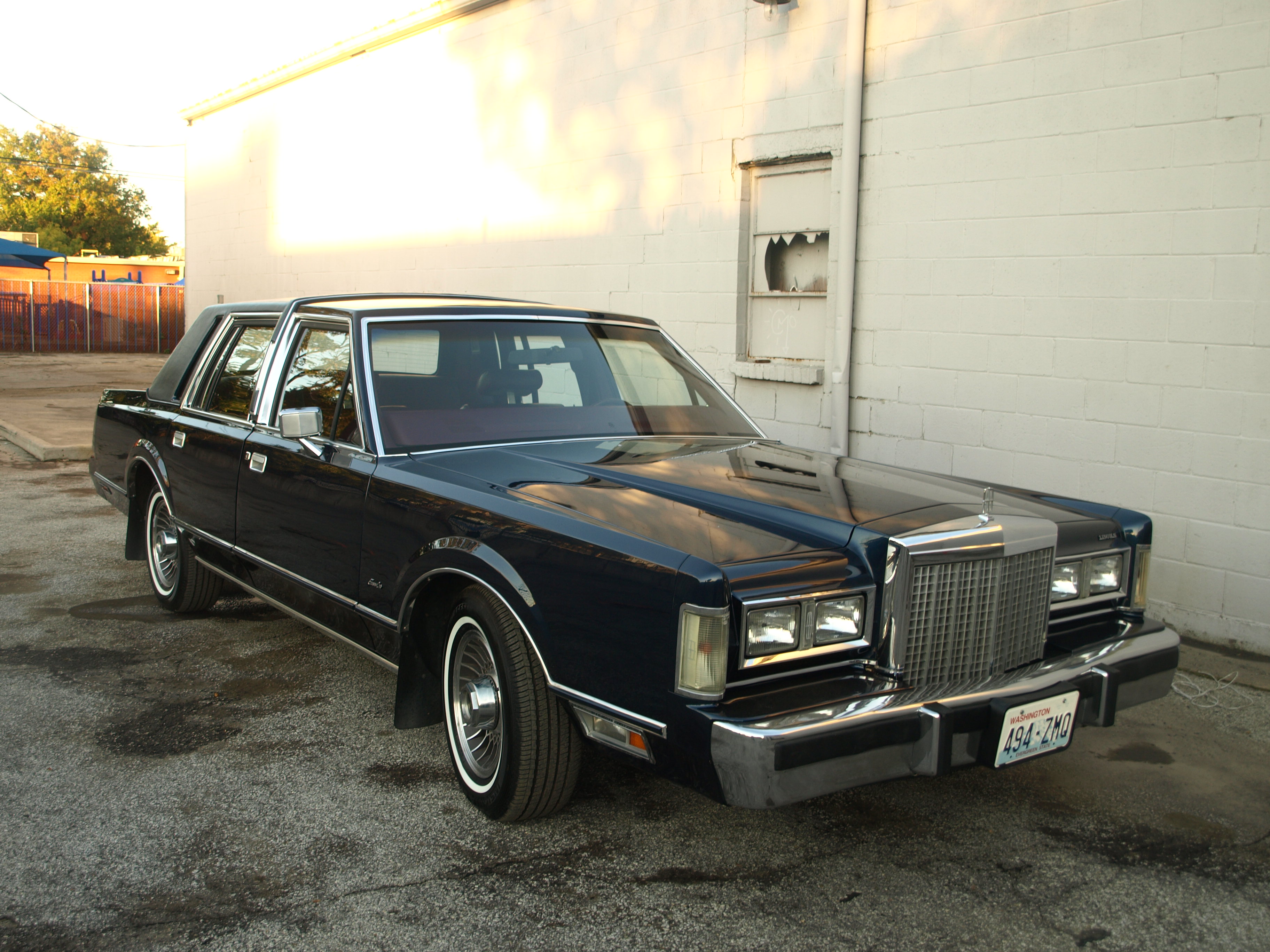 LINCOLN TOWN CAR - Image #3.