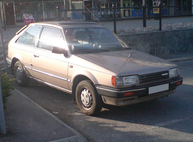 Mazda 323 1987 #7