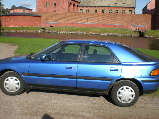 Mazda 323 1992 #9