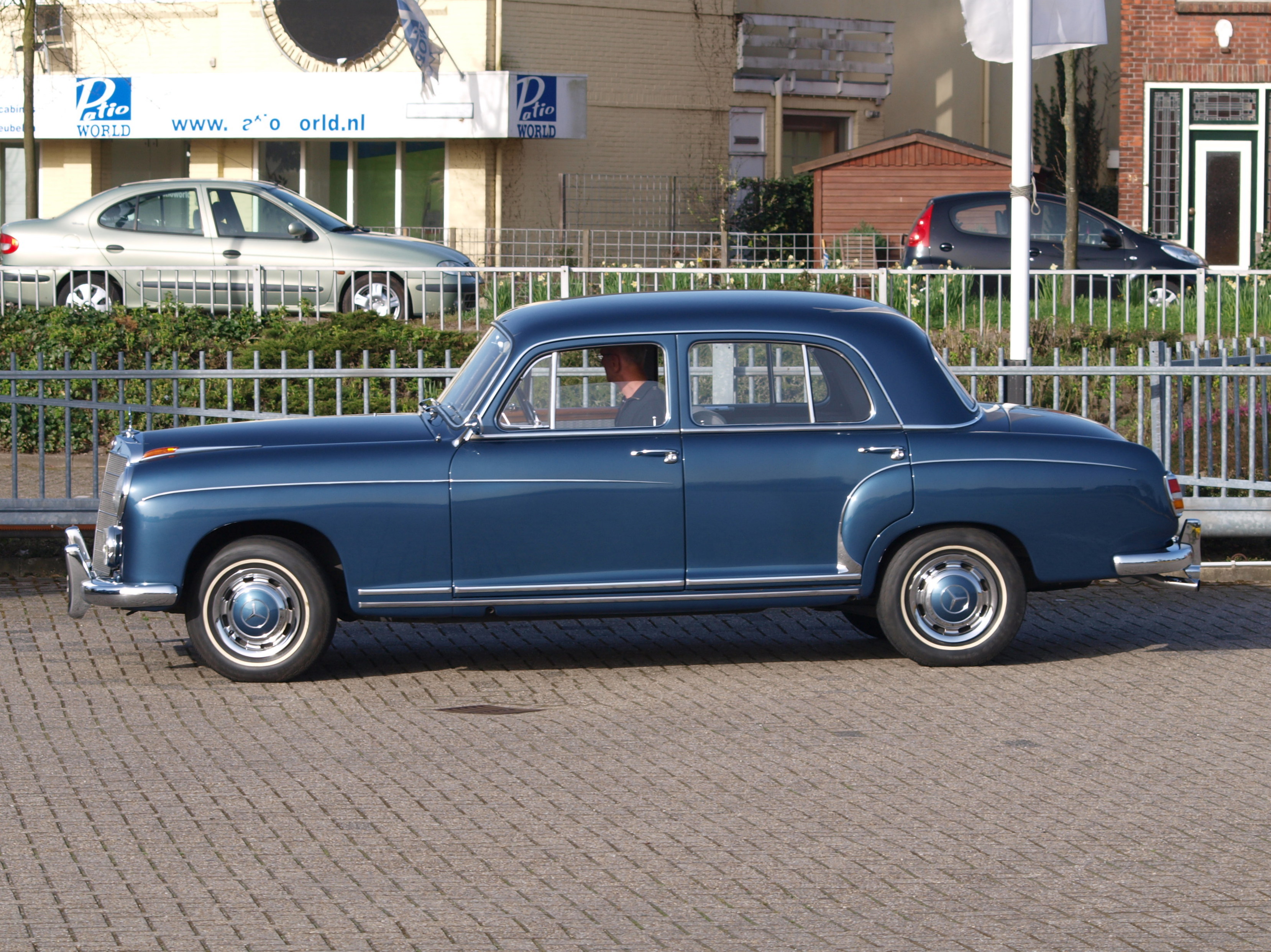 Mercedes-Benz 220S 1959 #1