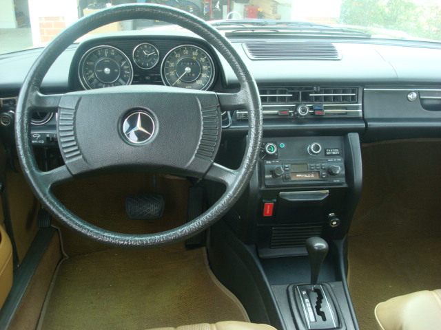 Mercedes-Benz 240 #5