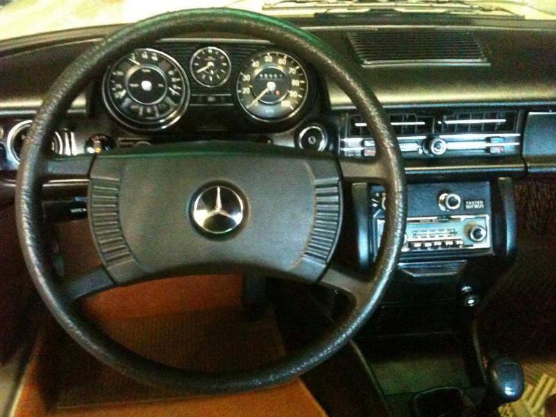 Mercedes-Benz 240 1976 #9