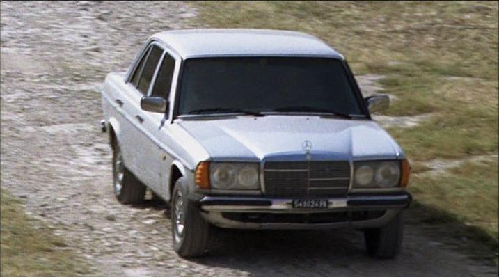 Mercedes-Benz 240 1977 #11