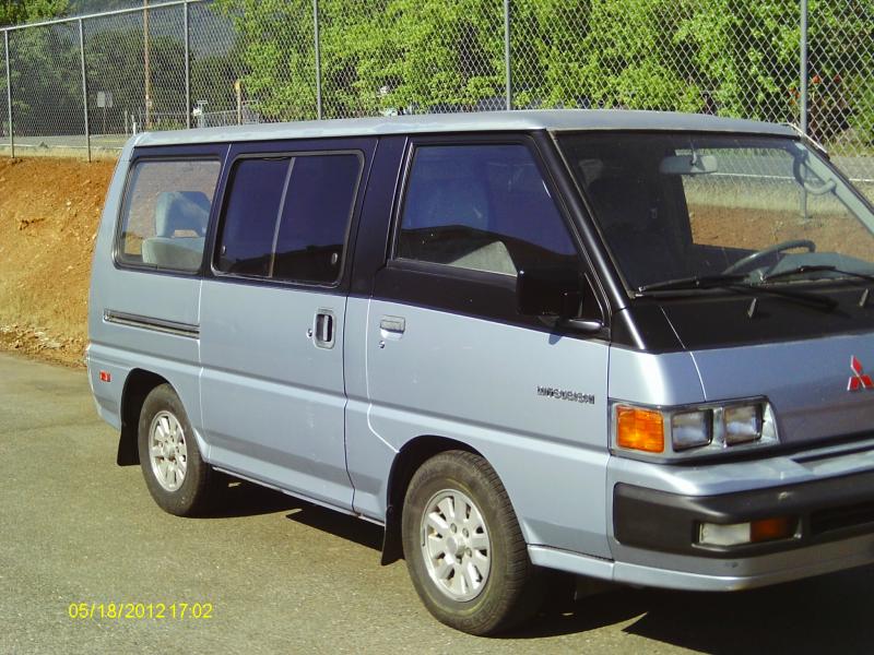 Mitsubishi Minivan 1987 #2