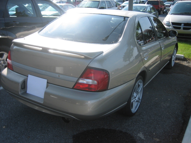 Nissan Altima GXE #30