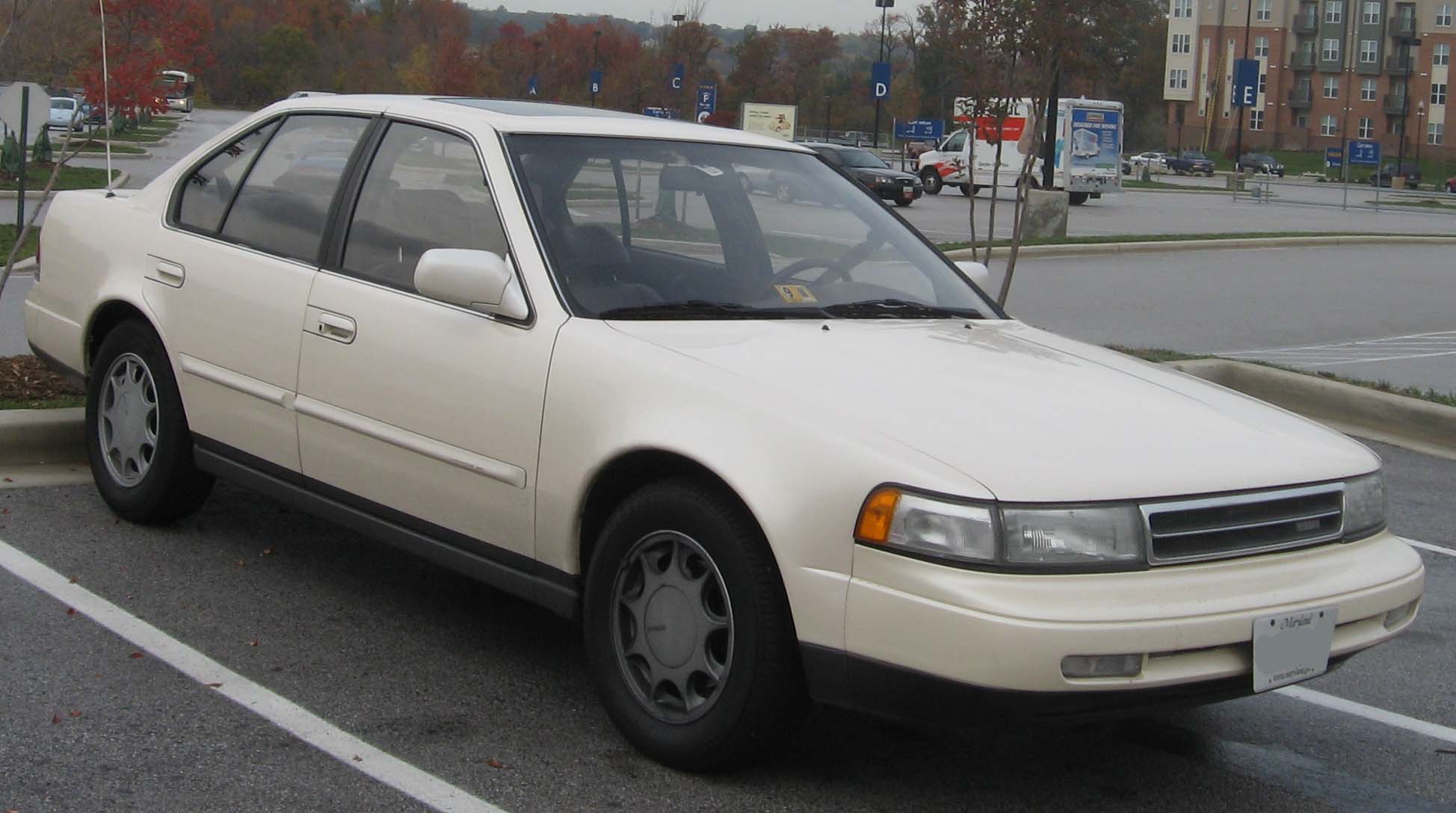 Nissan Maxima 1990 #1