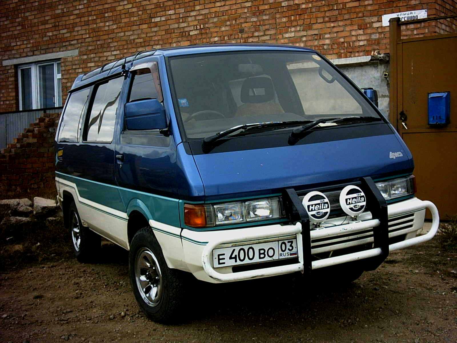 Nissan Van 1990 #10