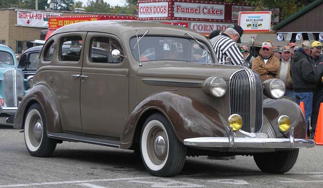 Plymouth DeLuxe 1938 #4