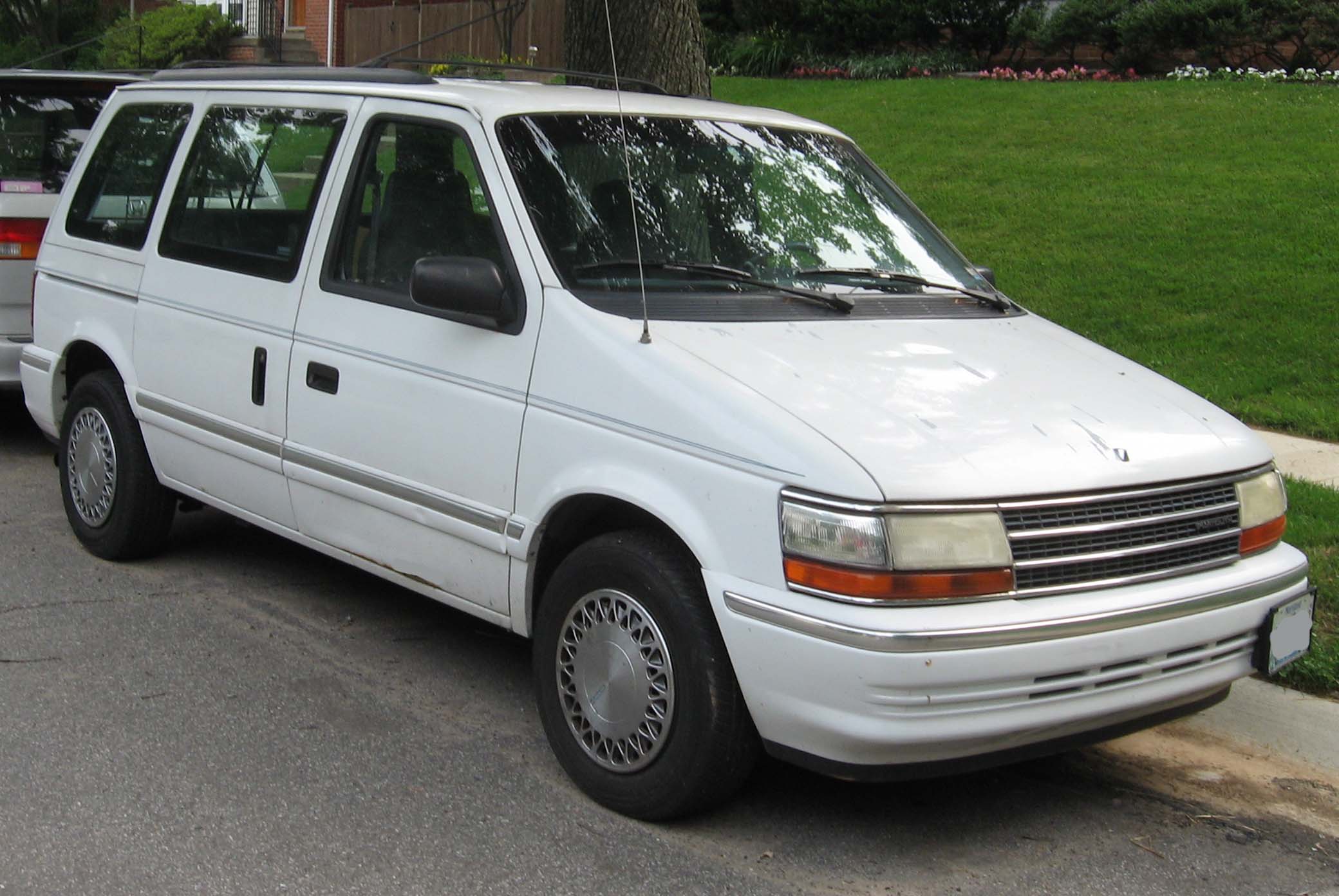Plymouth Grand Voyager 1993 #2